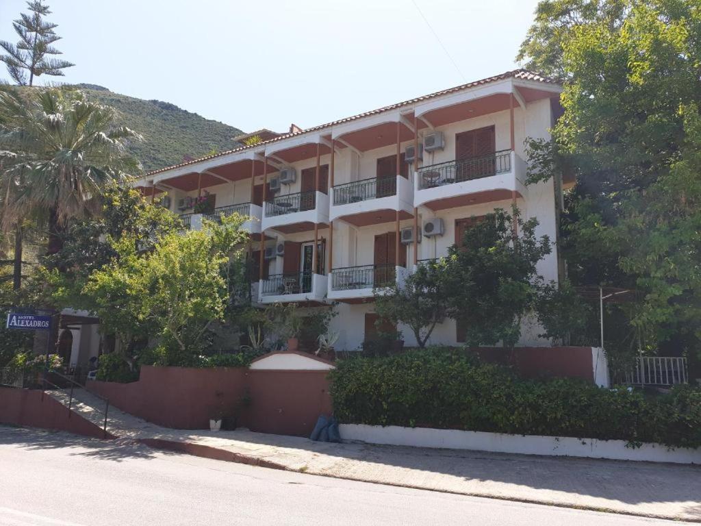 Alexandros B Hotel Nikiana Exterior foto